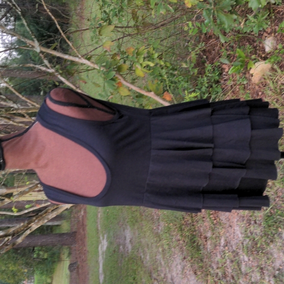 Daisy Fuentes Black Scoop Neckline Sleeveless Three Layer Peplum-Style Ruffles - Picture 8 of 11